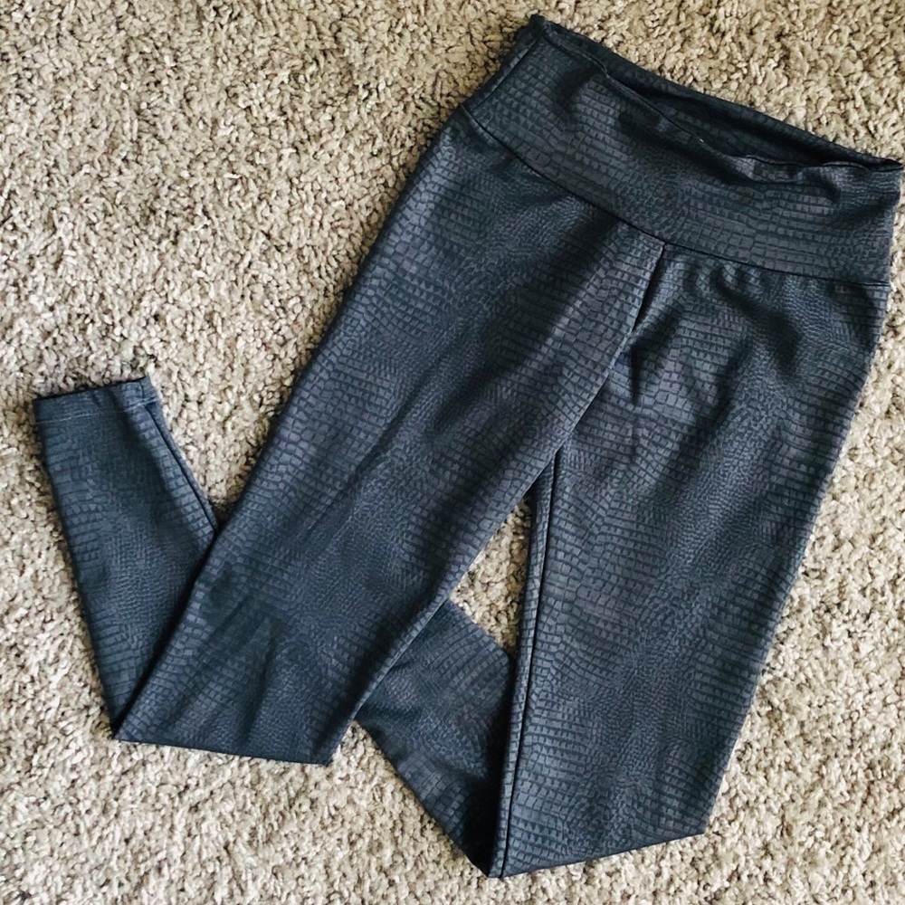 Croc print leggings. Made in Brazil.
